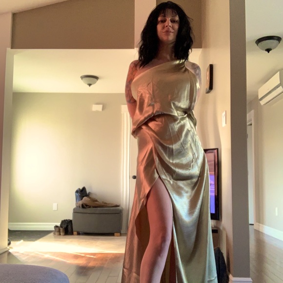 ASOS DESIGN one shoulder split strap satin maxi dress in milky khaki - Picture 2 of 2